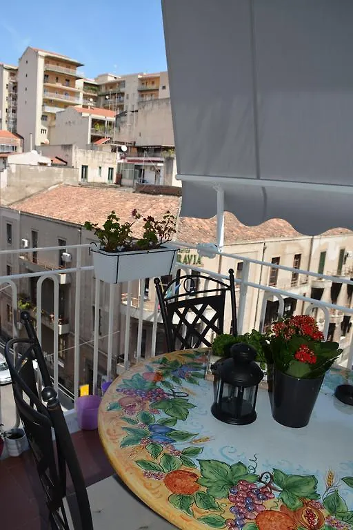 Bed and Breakfast La Dimora Aeroporto di Catania Fontana Rossa 3*,